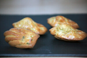 Madeleines carottes - poireaux parfumées à la menthe